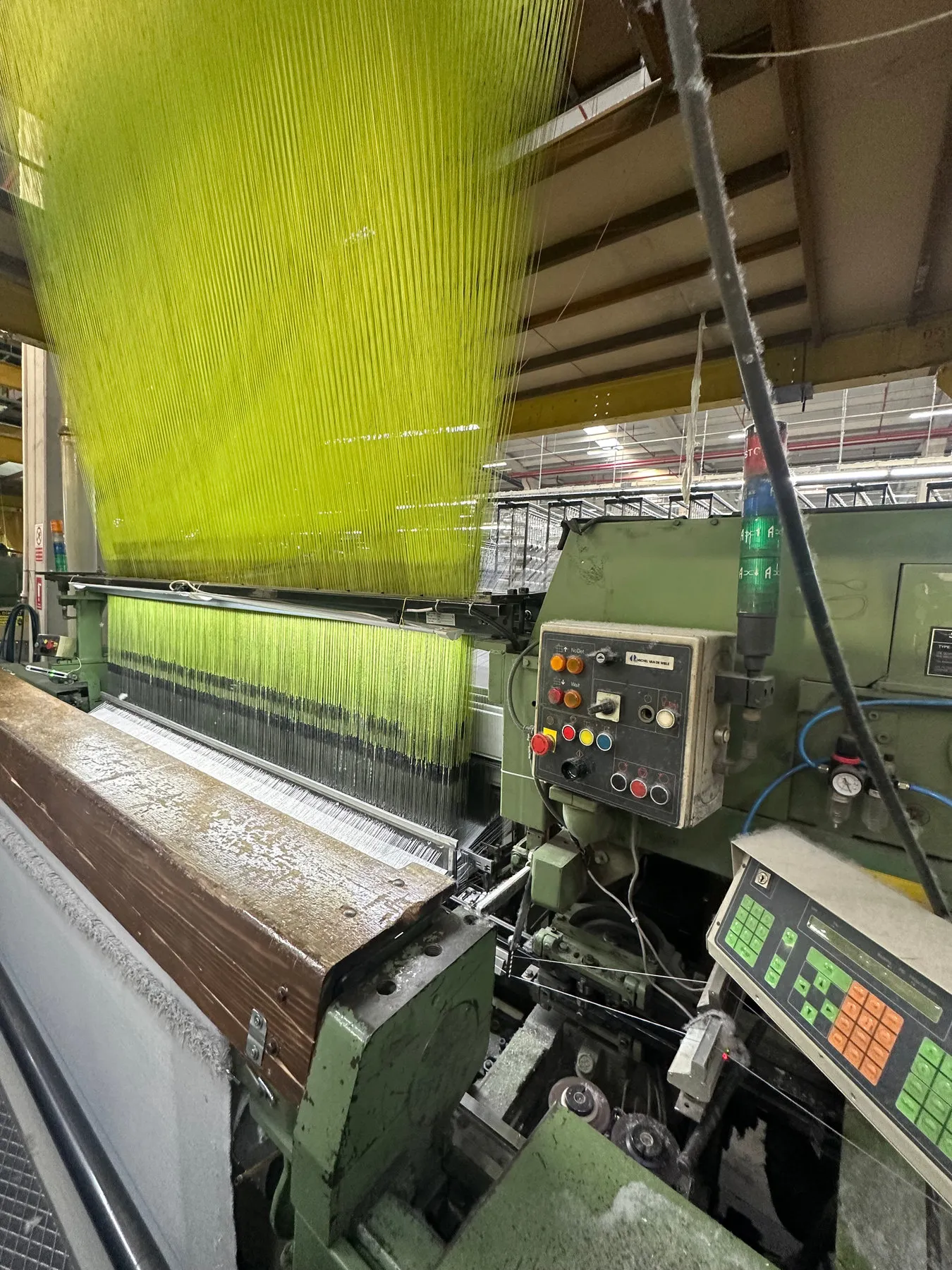 A 240 cm Van de Wiele VMM32 with a Stäubli CX1090 jacquard